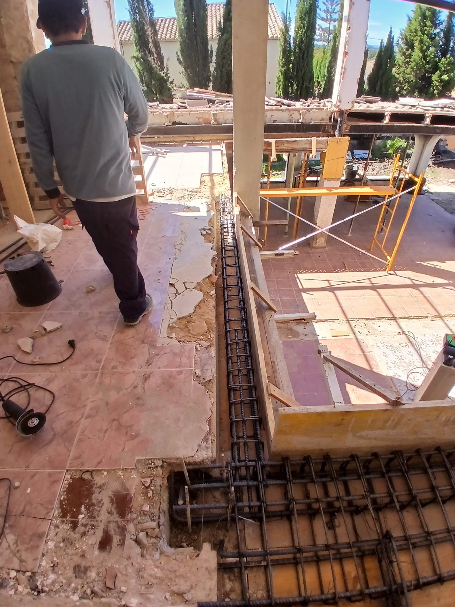 Equipo de Construcciones Valencia trabajando en una obra